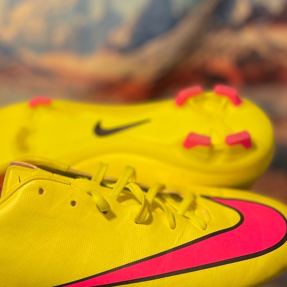 Nike Shoes - Nike Mercurial Victory V FG - Volt/ Hyper pink/Blk